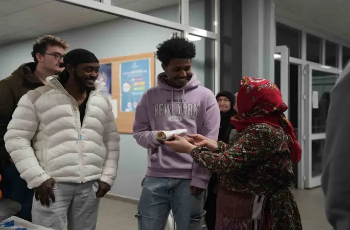 Üniversite öğrencilerine anne eli
