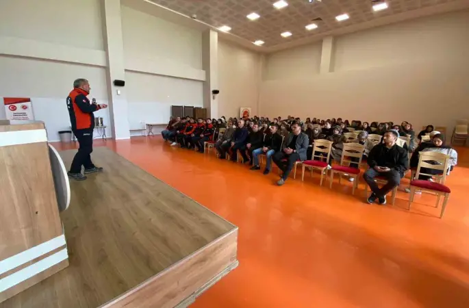 Üniversite öğrencilerine uygulamalı "afet" eğitimi
