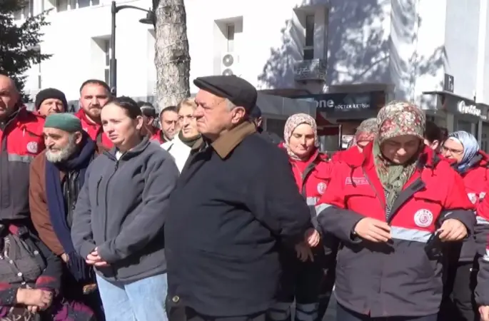 Uşak Belediyesi personeli, hasta iki kardeş için harekete geçti
