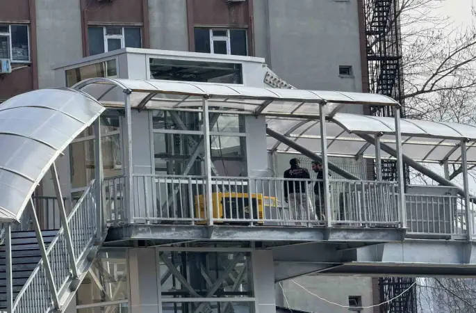 Üst geçit asansöründe sona gelindi
