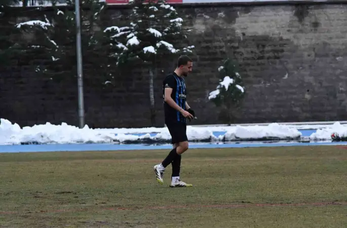 Utku Burak Kunduzcu kırmızı kart gördü
