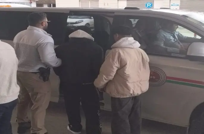 Uyuşturucu tacirleri kıskıvrak yakalandı
