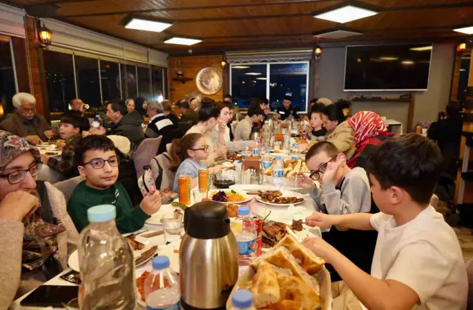 Üzümlü Kaymakamı Karadağ şehit ve gazi aileleriyle iftarda buluştu
