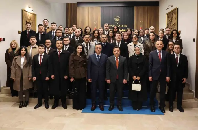 Vali Çiçek, hakim ve savcı yardımcılarıyla bir araya geldi
