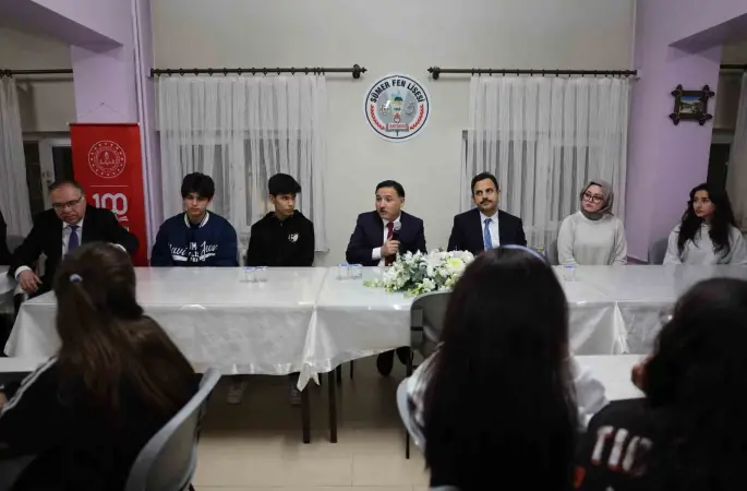 Vali Çiçek, öğrencilerle iftar yaptı
