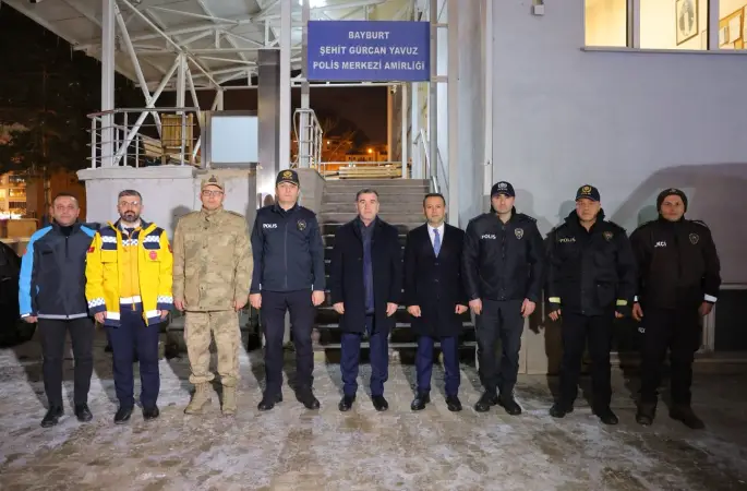 Vali Eldivan yeni yıla görevi başındaki güvenlik güçleriyle girdi
