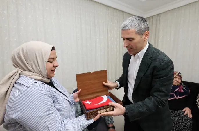 Vali görevinin ilk gününde iftarını şehit ailesinin evinde yaptı
