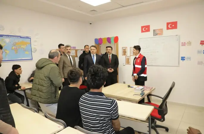 Vali Işın, Geri Gönderme Merkezi’ni inceledi

