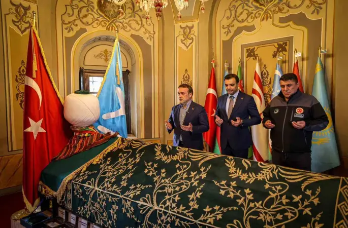 Vali Sözer, Ertuğrul Gazi Türbesi’nde dua etti
