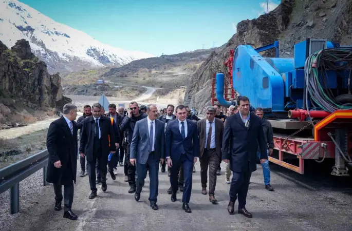 Vali Taşyapan heyelan bölgesinde
