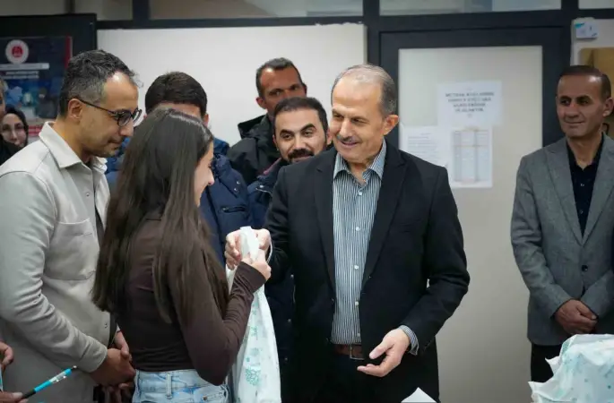 Vali Taşyapan’dan Diyanet Gençlik Etüt Merkezi’ne ziyaret
