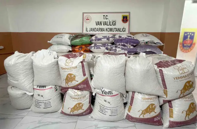 Van’da 3,5 milyon TL değerinde kaçak gıda malzemesi ele geçirildi
