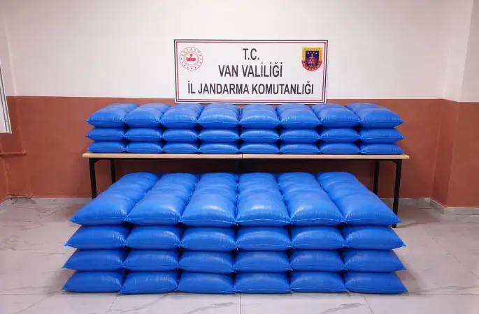 Van’da 6 milyon TL değerinde kaçak malzeme ele geçirildi
