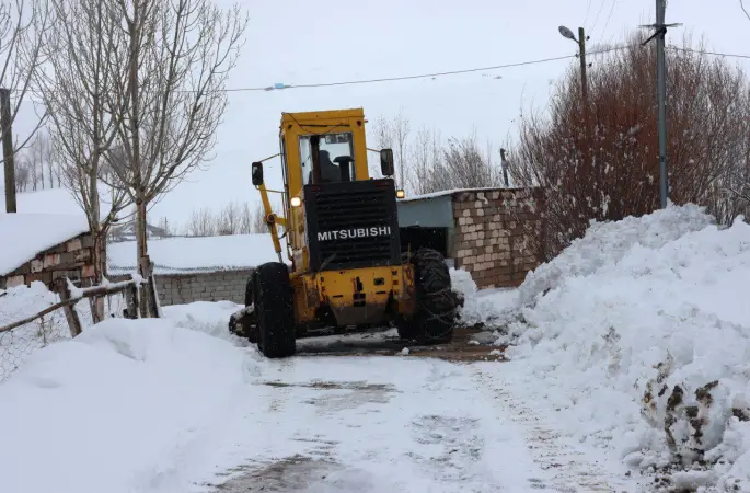 Van’da 76 yerleşim yerinin yolu kapalı
