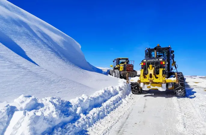Van’da kardan dolayı kapanan 625 yoldan 586’sı açıldı
