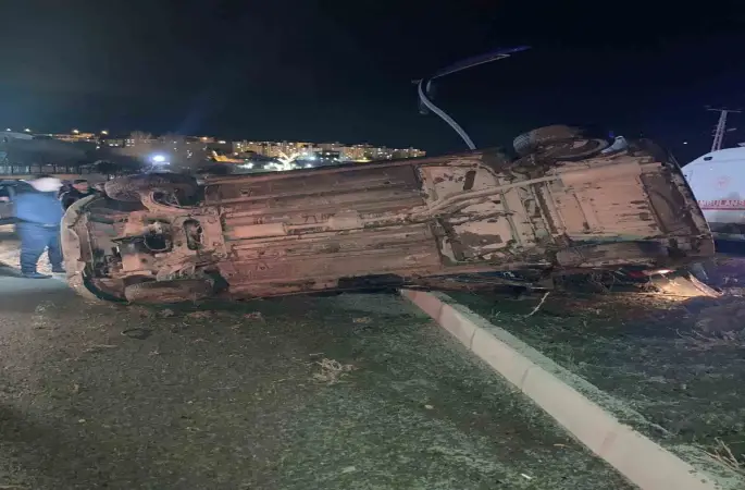 Van’da otomobil takla attı: 2 yaralı
