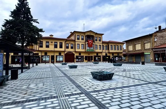 Veli Paşa Hanı önündeki meydanın ismi resmileşti
