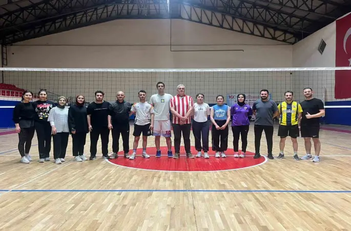 Vezirköprü’de sağlık çalışanları voleybol turnuvası
