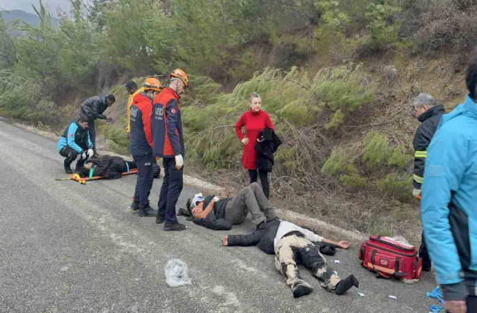 Yabancı öğrencileri taşıyan minibüs şarampole uçtu: 17 yaralı
