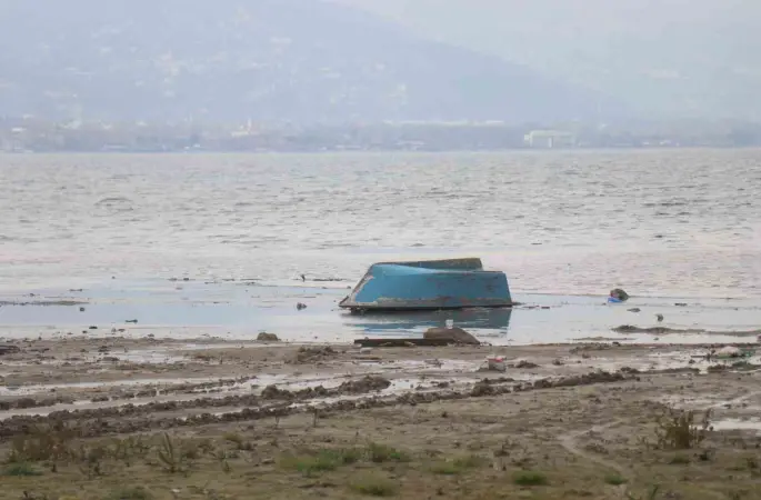 Yağışlar Sapanca Gölü’nde seviyeyi artırdı ancak risk hala devam ediyor

