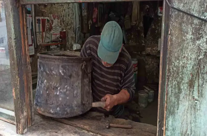 Yarım asırlık son kalay ustası teknolojiye direniyor
