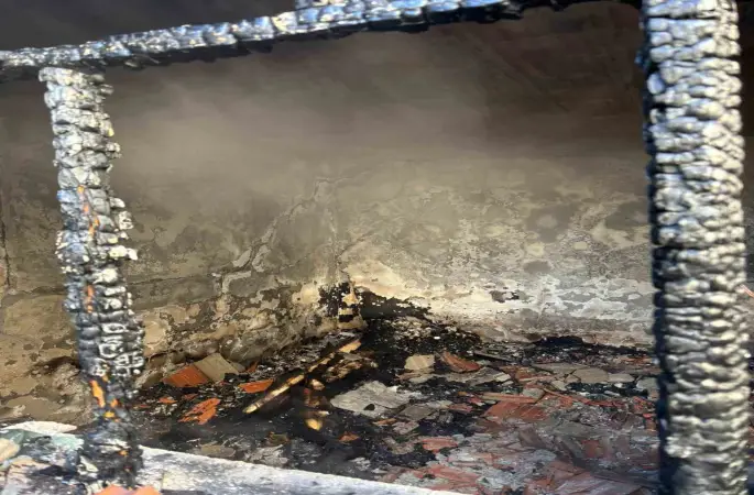 Yaşlı adam evinde elektrikli sobadan çıkan yangında hayatını kaybetti
