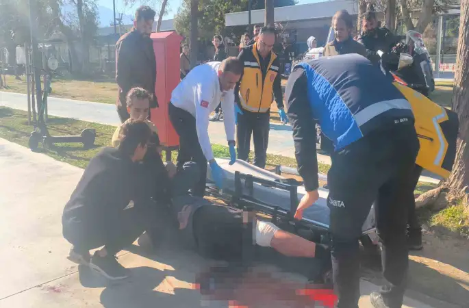 Yaşlı adamı "Neden selam almıyorsun" diyerek bacağından bıçakladılar
