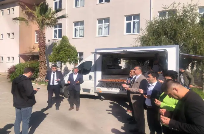 Yatağan’da şehit öğretmen ve öğrenciler için lokma hayrı yapıldı

