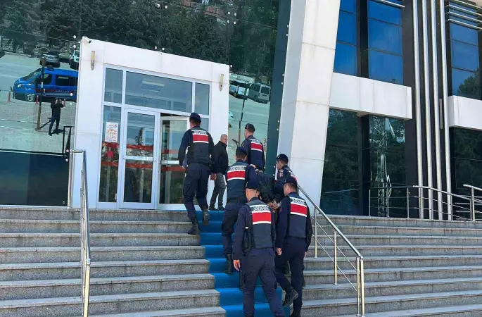 Yayınladığı videoyla, evlenmek istediği kadını teslim etmezlerse saldırı yapacağını söyledi, gözaltına alındı
