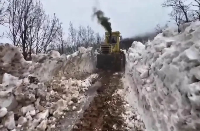 Yayladere’de karla mücadele çalışmaları sürüyor

