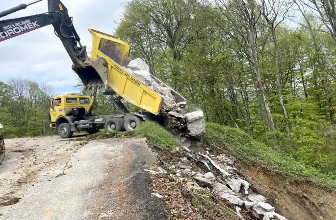 Yenitepe’de heyelan alarmı, stabilizasyon çalışmaları başlatıldı
