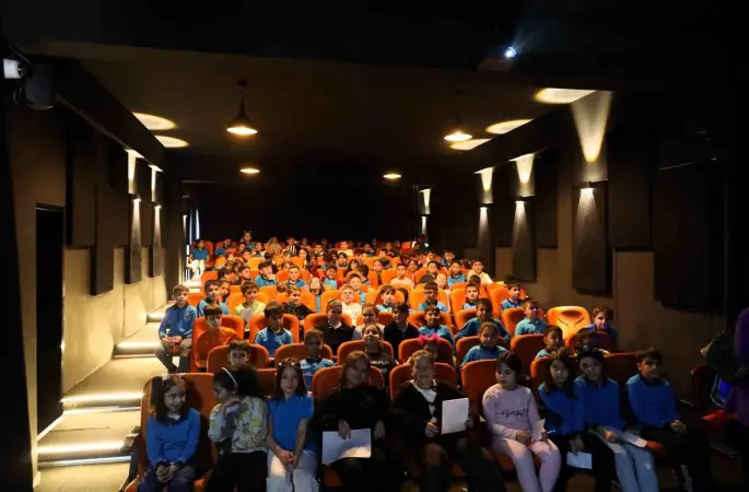 ‘Yerel Yönetimler’ konusu kapsamında Başkan Durgut öğrencilerle buluştu
