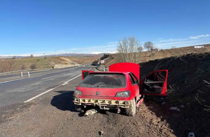 Yolda oluşan çukur kazaya neden oldu: 2 yaralı
