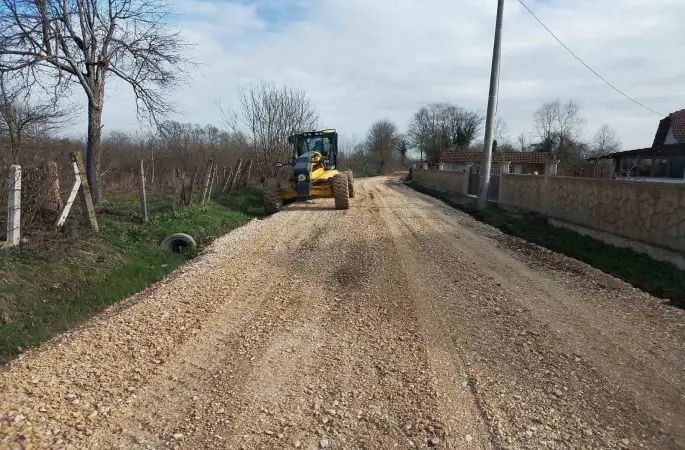 Yollarda çalışmalar sürüyor
