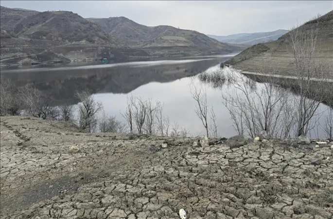 Yozgat'ın içme suyunu karşılayan Musabeyli Cemil Çiçek Barajı'ndaki su kritik seviyeye geriledi