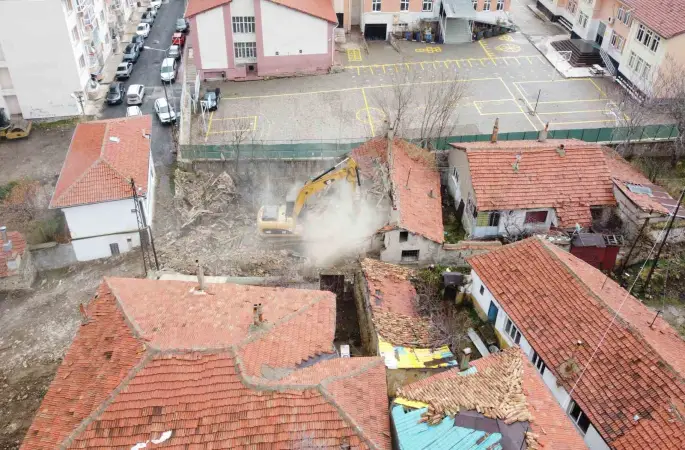 Yozgat’ta metruk binalar yıkılıyor, kentin çehresi değişiyor