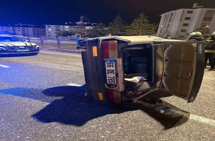 Yozgat’ta otomobil yan yattı, 3 kişi yaralandı
