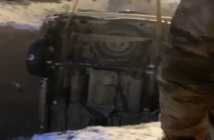 Yüksekova’da buzlanma nedeniyle köprüden düşen otomobildeki 4 kişi yaralandı
