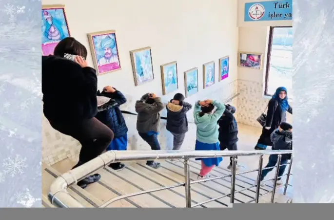 Yunak’taki okullarda deprem tahliye tatbikatı gerçekleştirildi
