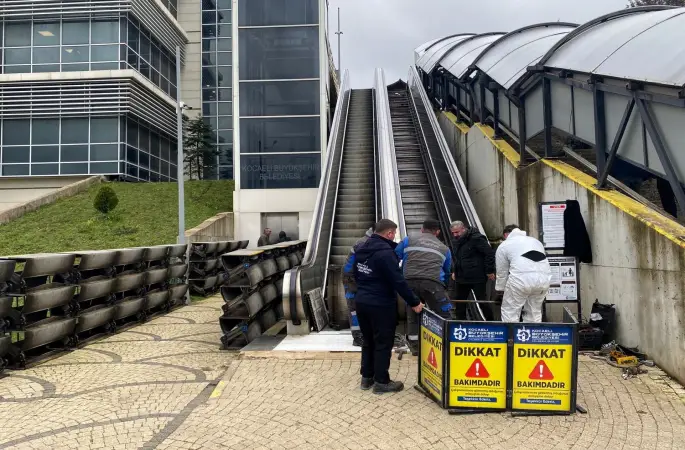 Yürüyen merdiven ve asansörlerde periyodik bakım sürüyor
