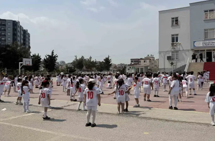 Yüzlerce öğrenciden Arda Güler’e "10 numara" davet
