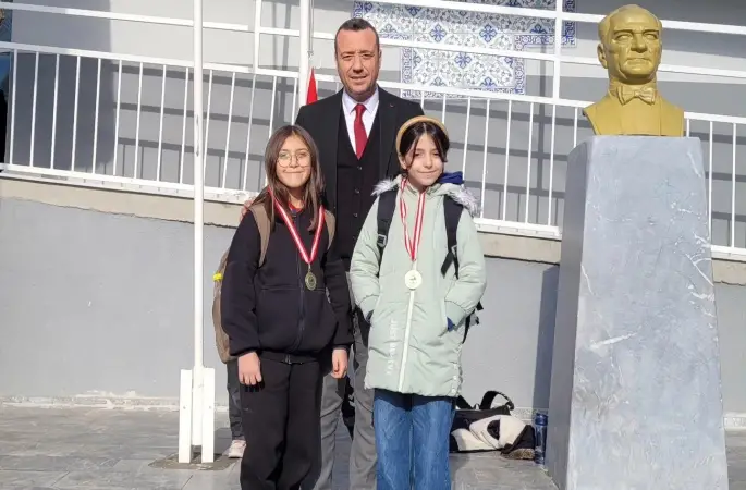 Zafer İlkokulu il düzeyindeki başarılarıyla Altıntaş’ın gururu oldu
