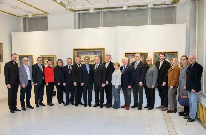 ‘Zer-i nab’ tezhip sergisi Bursa’da ziyarete açıldı
