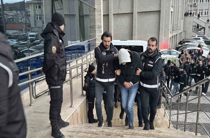 Zonguldak’ta rüşvetle araç muayenesi operasyonunda 11 şüpheli adliyede
