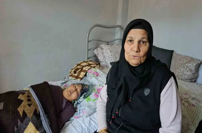 Zonguldak’ta yalnız yaşayan yatalak kadına komşuları sahip çıkıyor
