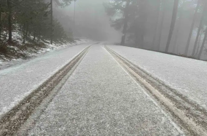 Zorkun Yaylası’nda dolu etkili oldu, çevre beyaza büründü
